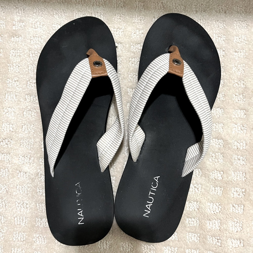 Nautica flip flops